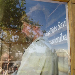 Žūrija vērtēja ne tikai ārpus pirts kabīnes, bet viens no viņiem notiekošanam sekoja arī i